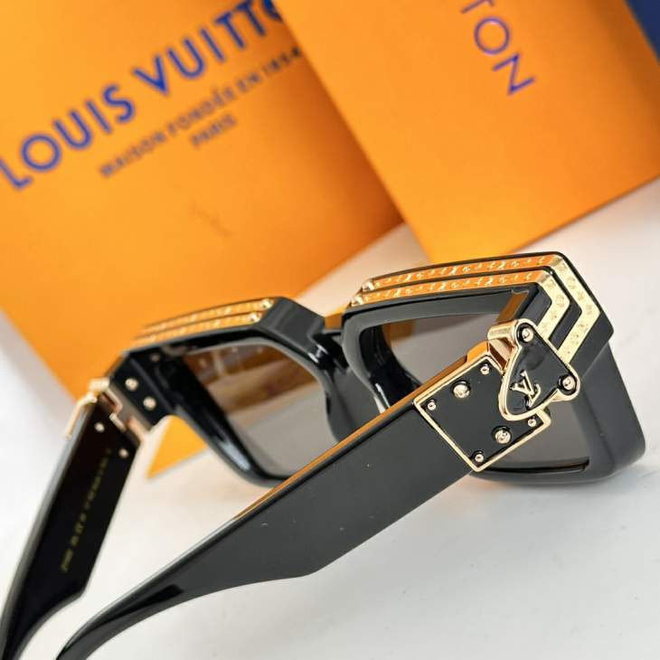 Picture of Louis Vuitton Sunglasses _SKUfw76721199fw